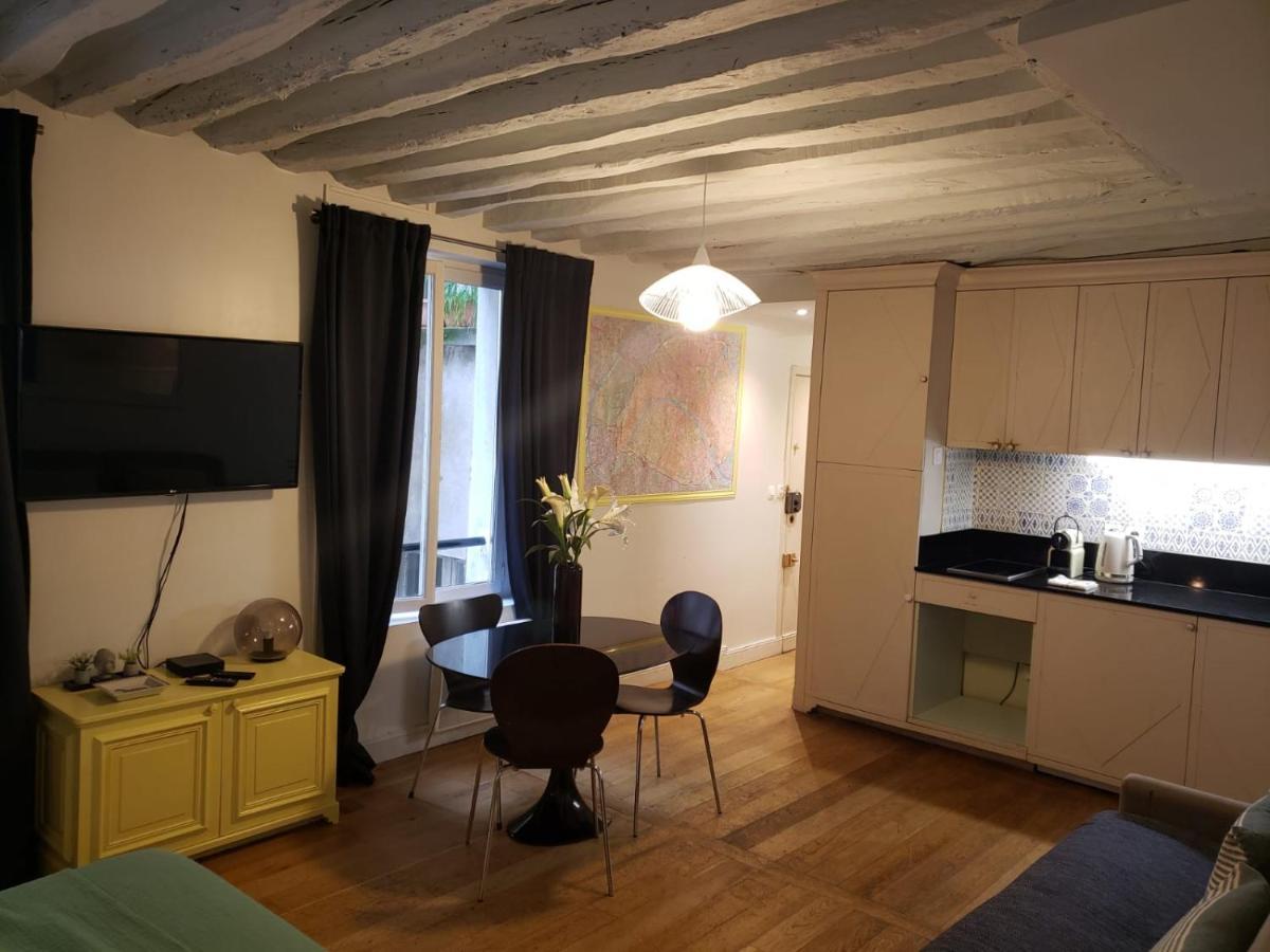 Louvre St Germain Rue Verneuil Parijs Buitenkant foto